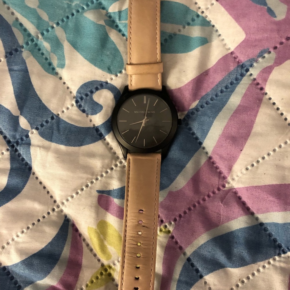 Men’s Micheal Kors Watch - Picture 3 of 3